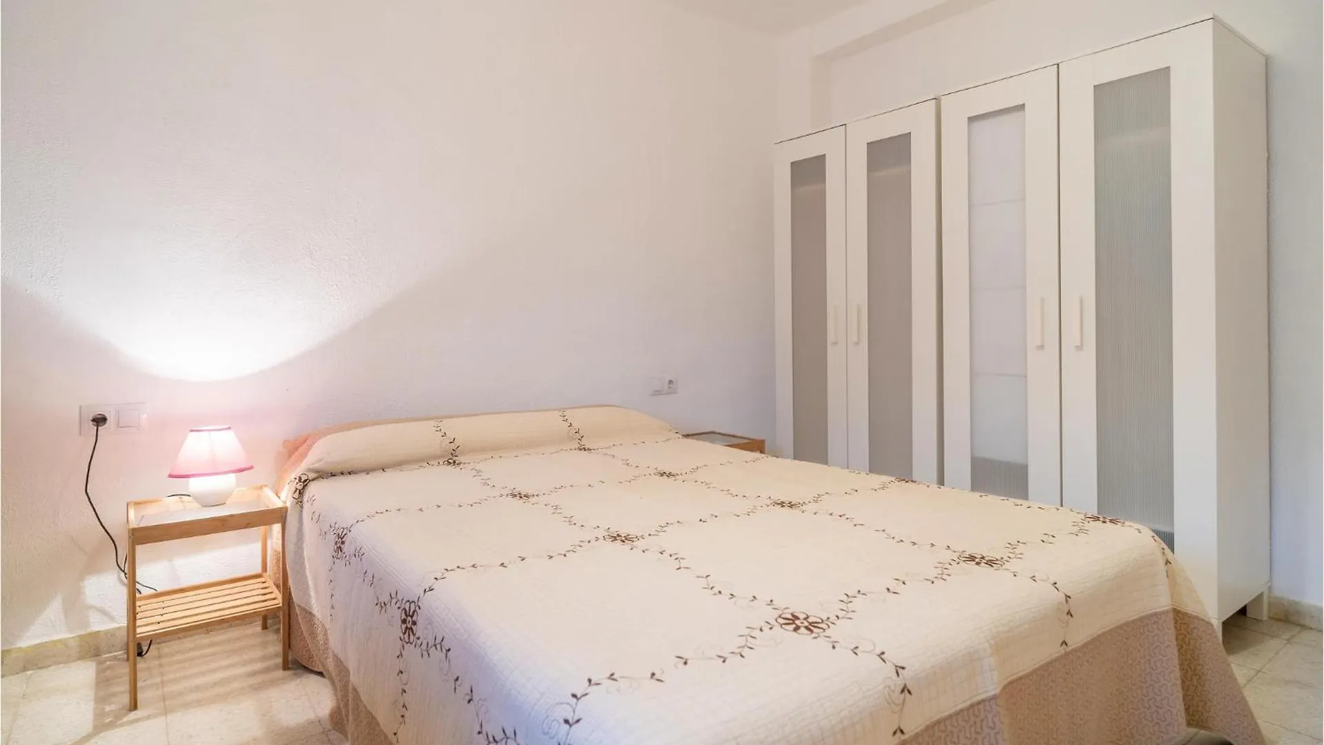 Awesome Apartment In Malaga With Kitchenette 0*,