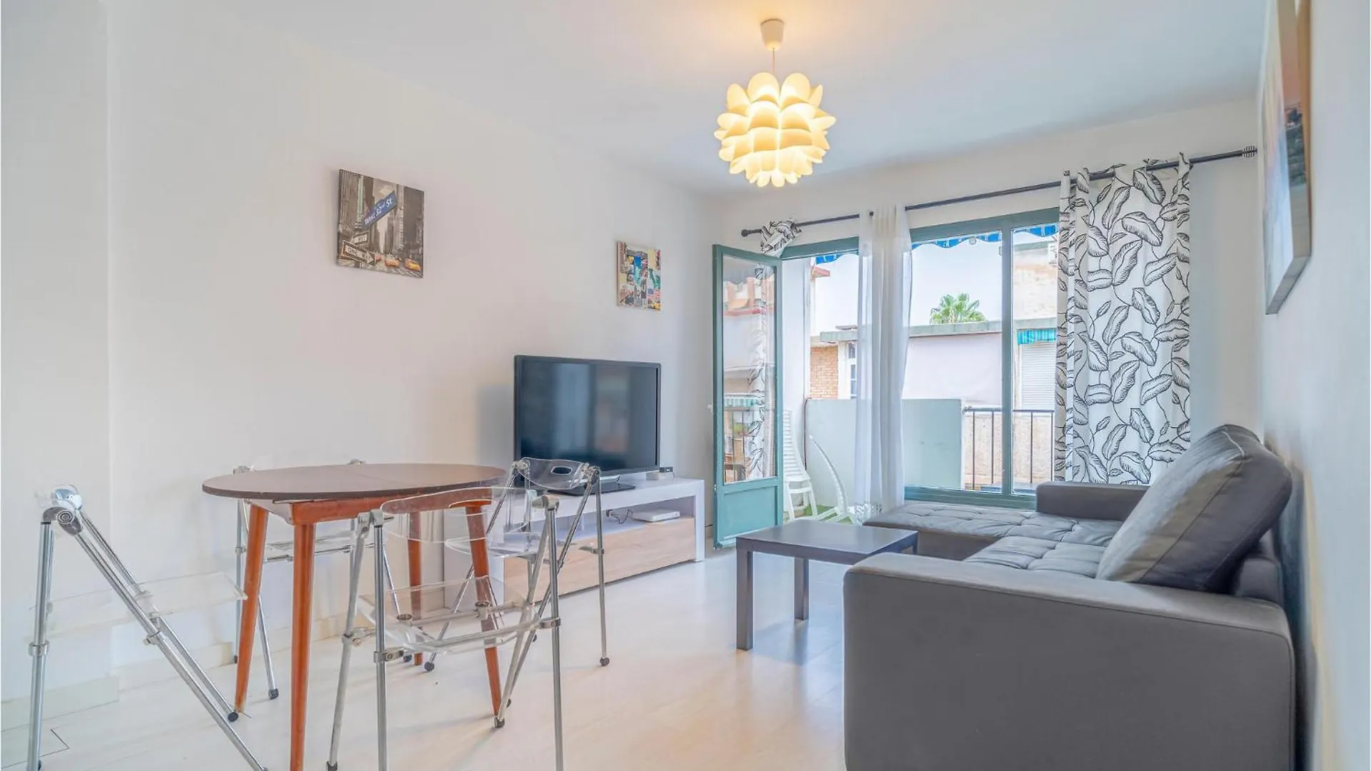 Awesome Apartment In Malaga With Kitchenette location